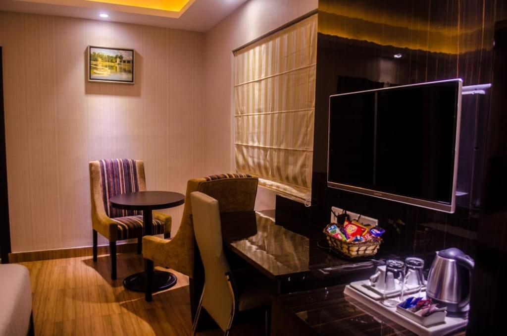 Hotel Comfotel 콜카타 외부 사진