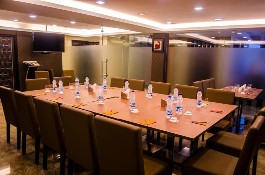 Hotel Comfotel 콜카타 외부 사진