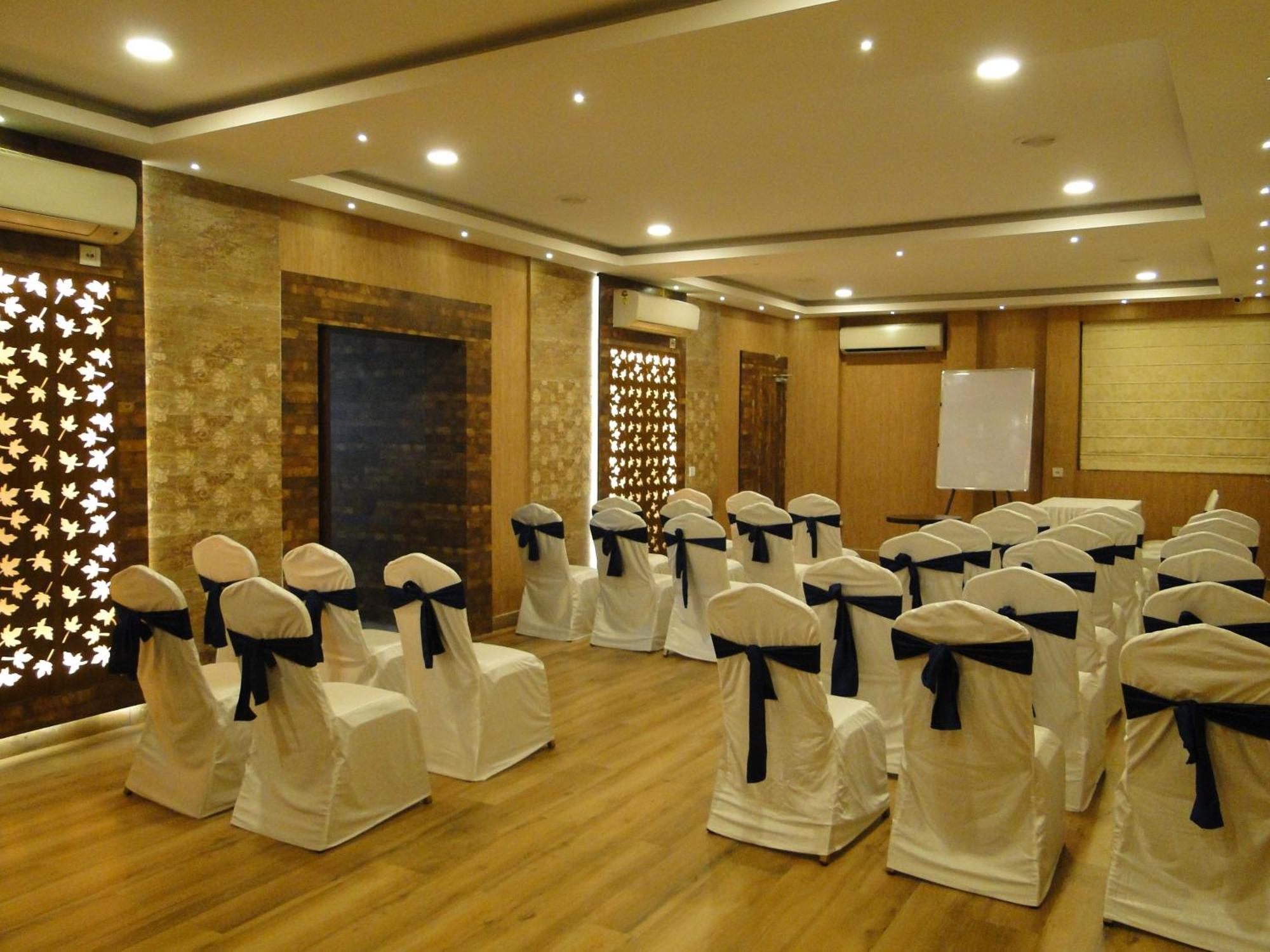 Hotel Comfotel 콜카타 외부 사진